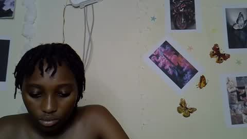 Snapshot of maee_y chatting on January 12, 10:42 am Maee online show from January 12, 10:42 am