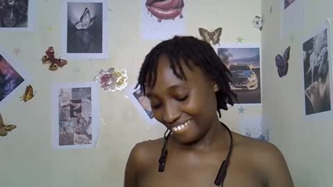 Snapshot of maee_y chatting on January 15, 2:54 pm Maee online show from January 15, 2:54 pm
