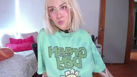 Maeve  schedule 11 am- 530 pm colombia time  online show from February 25, 6:50 pm