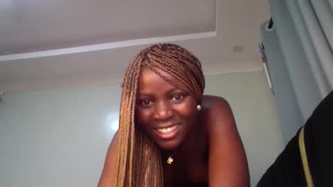 Maelys online show from June 8, 1:33 pm
