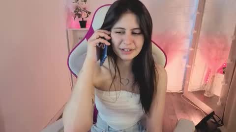 Mia online show from February 12, 12:33 pm