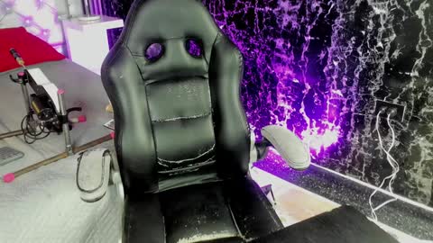 Snapshot of maeve_bigboobs chatting on January 5, 3:43 am Mae online show from January 5, 3:43 am