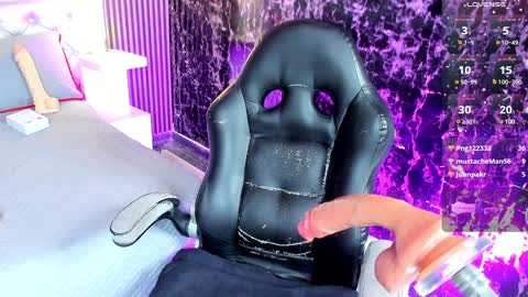 Snapshot of maeve_bigboobs chatting on January 29, 6:01 am Mae online show from January 29, 6:01 am