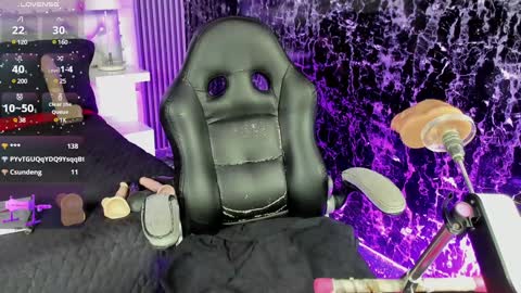 Snapshot of maeve_bigboobs chatting on February 1, 4:56 am Mae online show from February 1, 4:56 am