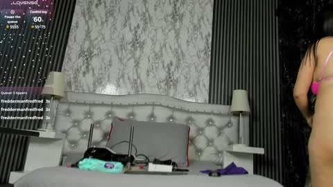 Snapshot of maeve_bigboobs chatting on February 5, 9:57 am Mae online show from February 5, 9:57 am