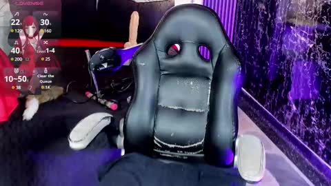 Snapshot of maeve_bigboobs chatting on February 15, 3:52 am Mae online show from February 15, 3:52 am