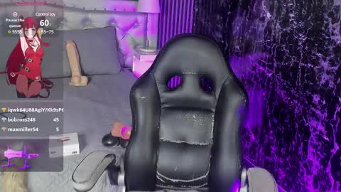 Snapshot of maeve_bigboobs chatting on February 19, 7:50 am Mae online show from February 19, 7:50 am