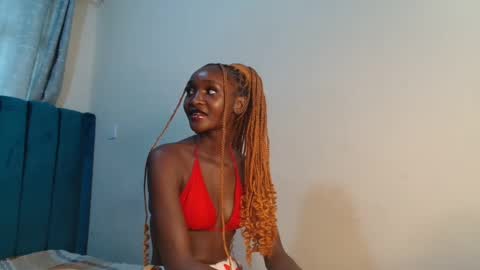 Snapshot of maeve_m chatting on December 5, 6:43 am Maeve online show from December 5, 6:43 am