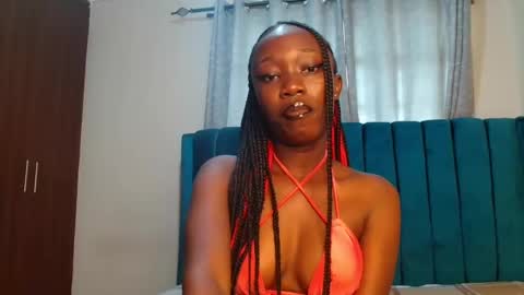 Snapshot of maeve_m chatting on December 20, 7:55 am Maeve online show from December 20, 7:55 am