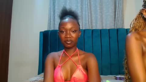 Snapshot of maeve_m chatting on December 20, 8:01 pm Maeve online show from December 20, 8:01 pm