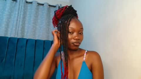 Snapshot of maeve_m chatting on January 5, 6:02 pm Maeve online show from January 5, 6:02 pm