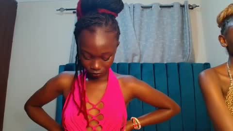 Snapshot of maeve_m chatting on January 7, 5:09 pm Maeve online show from January 7, 5:09 pm