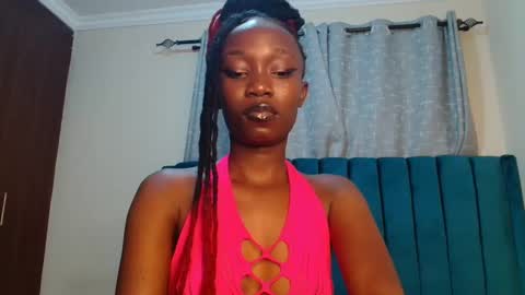 Snapshot of maeve_m chatting on January 7, 8:10 pm Maeve online show from January 7, 8:10 pm