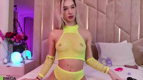 Snapshot of maevedream chatting on January 7, 7:38 pm M. online show from January 7, 7:38 pm