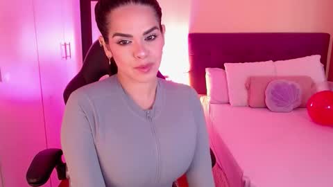 Snapshot of mafer_meow chatting on February 20, 9:15 pm Mafer Flor online show from February 20, 9:15 pm