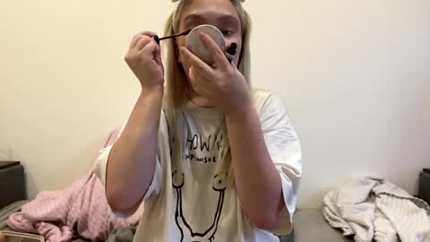 Molly online show from May 9, 4:12 pm