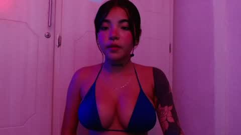 Snapshot of maggie_love77 chatting on July 26, 2:20 am maggie online show from July 26, 2:20 am