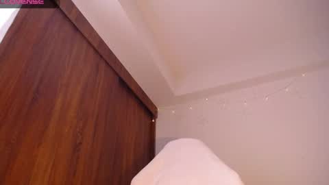 Snapshot of maggie_raver chatting on December 11, 7:25 pm maggie online show from December 11, 7:25 pm