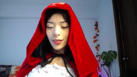 Snapshot of maggie_raver chatting on October 31, 3:35 pm maggie online show from October 31, 3:35 pm