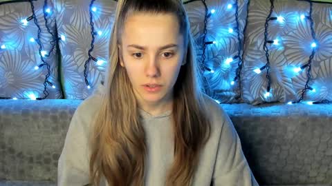 Snapshot of maggiecake chatting on December 5, 2:53 am Maggie online show from December 5, 2:53 am