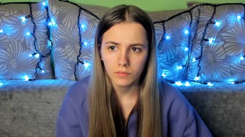 Snapshot of maggiecake chatting on December 12, 12:16 am Maggie online show from December 12, 12:16 am