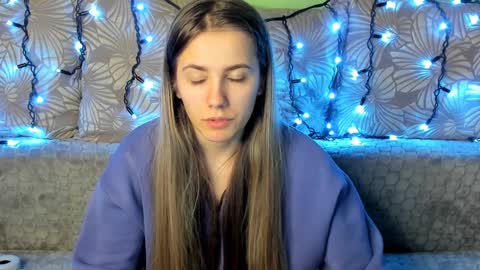 Snapshot of maggiecake chatting on December 14, 6:35 am Maggie online show from December 14, 6:35 am