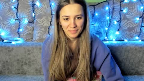 Snapshot of maggiecake chatting on December 18, 3:26 am Maggie online show from December 18, 3:26 am