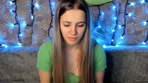 Snapshot of maggiecake chatting on December 20, 4:09 am Maggie online show from December 20, 4:09 am