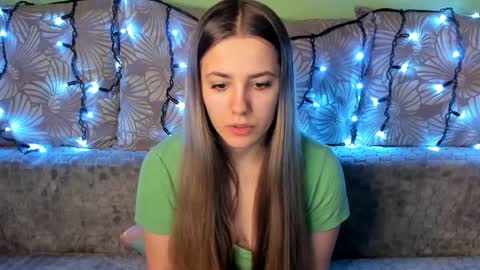 Snapshot of maggiecake chatting on December 21, 5:25 am Maggie online show from December 21, 5:25 am