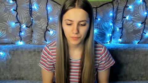 Snapshot of maggiecake chatting on December 24, 12:44 am Maggie online show from December 24, 12:44 am