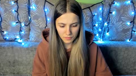 Snapshot of maggiecake chatting on December 26, 12:57 am Maggie online show from December 26, 12:57 am