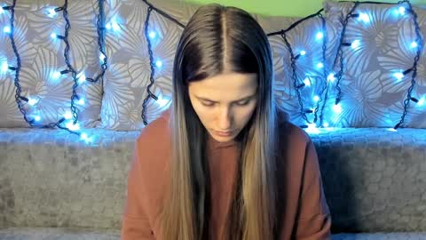 Snapshot of maggiecake chatting on December 27, 1:00 am Maggie online show from December 27, 1:00 am