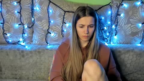 Snapshot of maggiecake chatting on December 27, 4:04 am Maggie online show from December 27, 4:04 am