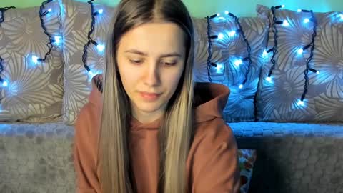 Snapshot of maggiecake chatting on December 28, 4:19 am Maggie online show from December 28, 4:19 am