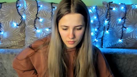 Snapshot of maggiecake chatting on December 30, 1:58 am Maggie online show from December 30, 1:58 am