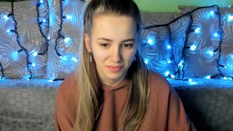 Snapshot of maggiecake chatting on January 5, 6:02 am Maggie online show from January 5, 6:02 am