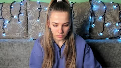 Snapshot of maggiecake chatting on January 9, 2:01 am Maggie online show from January 9, 2:01 am