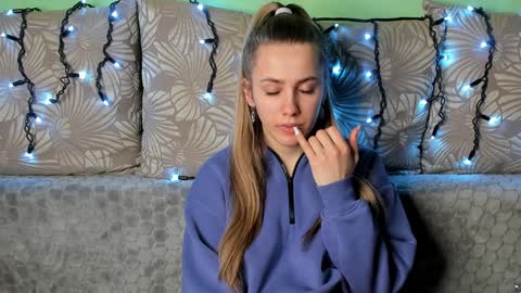 Snapshot of maggiecake chatting on January 9, 5:23 am Maggie online show from January 9, 5:23 am