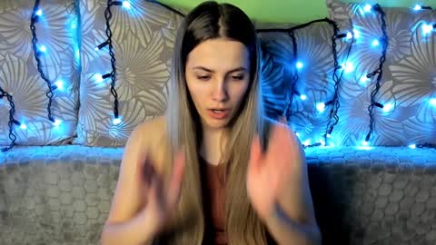 Snapshot of maggiecake chatting on January 23, 1:30 am Maggie online show from January 23, 1:30 am