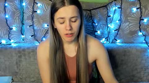 Snapshot of maggiecake chatting on February 15, 1:21 am Maggie online show from February 15, 1:21 am