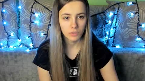 Snapshot of maggiecake chatting on February 25, 5:19 am Maggie online show from February 25, 5:19 am