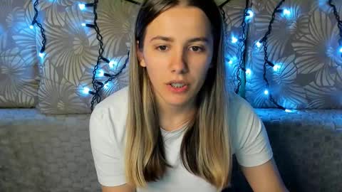 Snapshot of maggiecake chatting on October 19, 1:28 am Maggie online show from October 19, 1:28 am