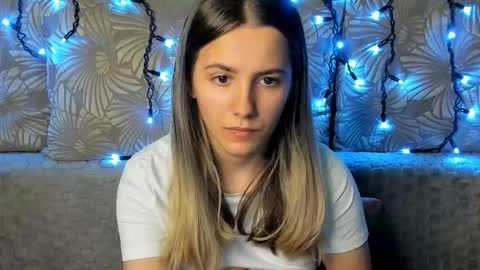 Snapshot of maggiecake chatting on October 25, 1:24 am Maggie online show from October 25, 1:24 am