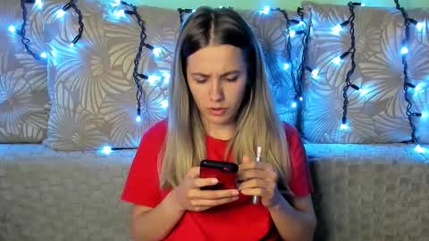 Snapshot of maggiecake chatting on October 28, 2:04 am Maggie online show from October 28, 2:04 am