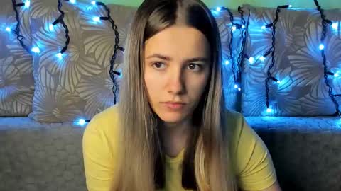 Snapshot of maggiecake chatting on November 1, 4:36 am Maggie online show from November 1, 4:36 am