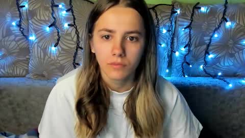 Snapshot of maggiecake chatting on November 9, 4:33 am Maggie online show from November 9, 4:33 am