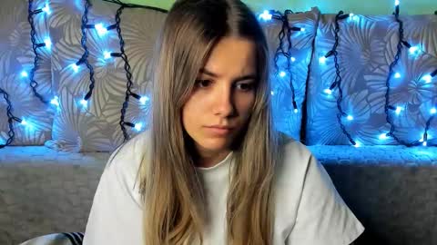 Snapshot of maggiecake chatting on November 11, 3:50 am Maggie online show from November 11, 3:50 am