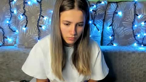 Snapshot of maggiecake chatting on November 13, 4:00 am Maggie online show from November 13, 4:00 am