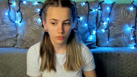 Snapshot of maggiecake chatting on December 4, 12:09 am Maggie online show from December 4, 12:09 am