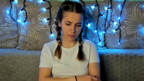 Snapshot of maggiecake chatting on December 5, 12:30 am Maggie online show from December 5, 12:30 am